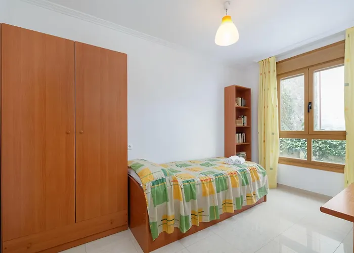 Confort Centrico En Vilagarcia By Cabana Rentals